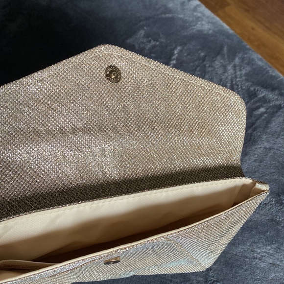 Clutch - Picture 2 of 3